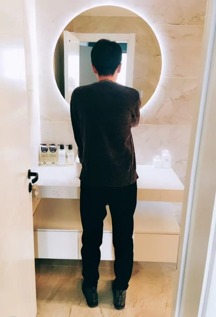 MIA LED Round Wall Mirror - Image 8