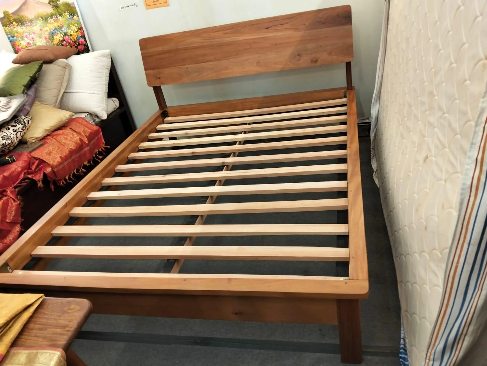 Vio Teak Bed - Image 4